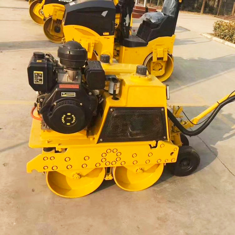 LTC08H smaller road roller